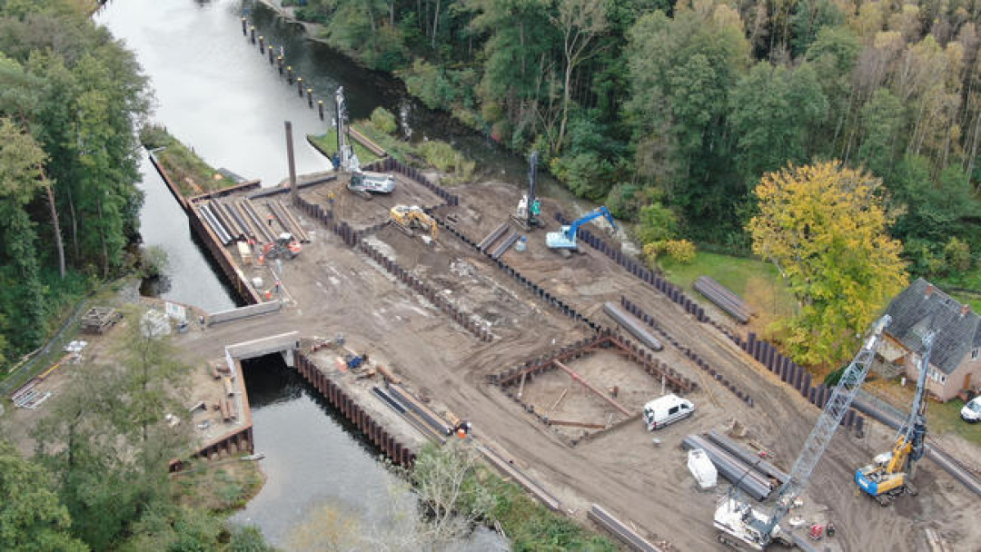 Ersatzneubau Schleuse Steinhavel. Einspundung der Baugrube.