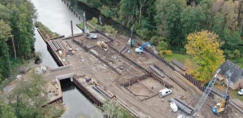 Ersatzneubau Schleuse Steinhavel. Einspundung der Baugrube.